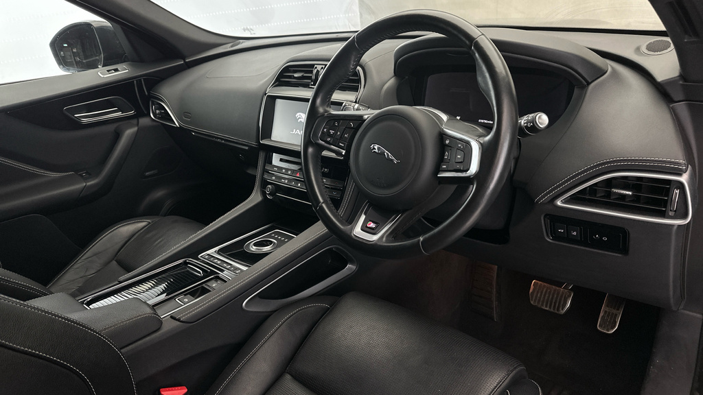 Jaguar F-Pace 2.0 P250i Portfolio Suv 4Wd White #11