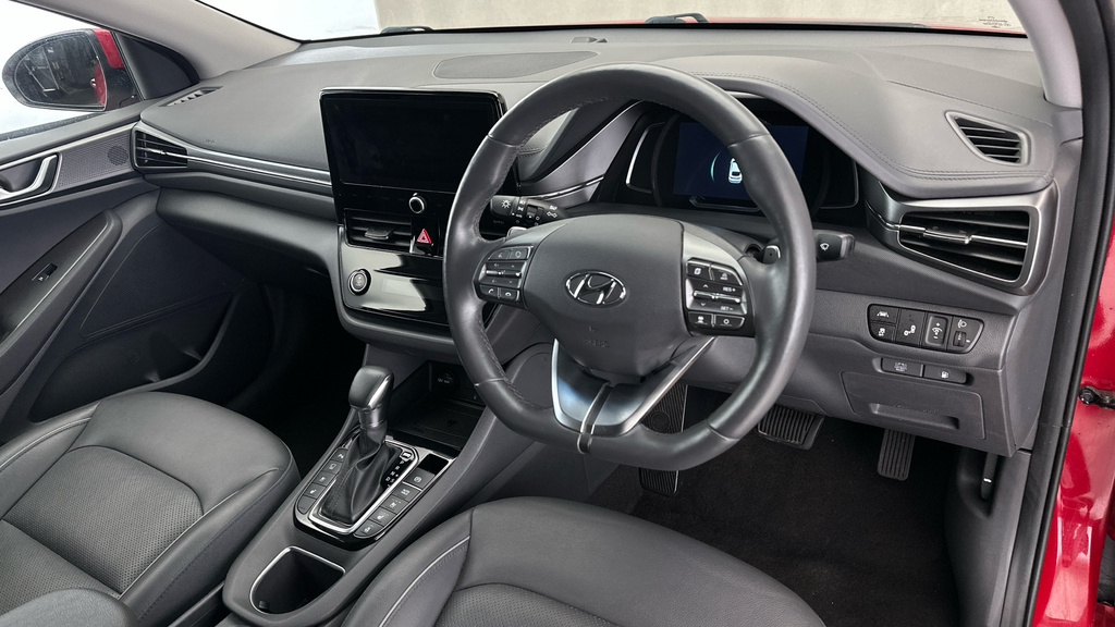 Hyundai Ioniq Hatchback White #11
