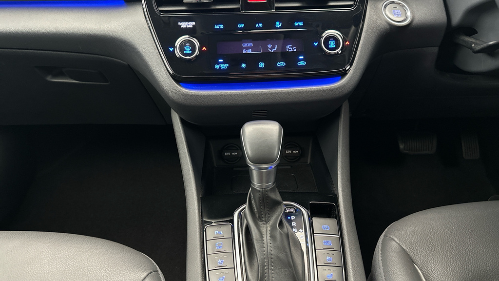 Hyundai Ioniq Hatchback White #20