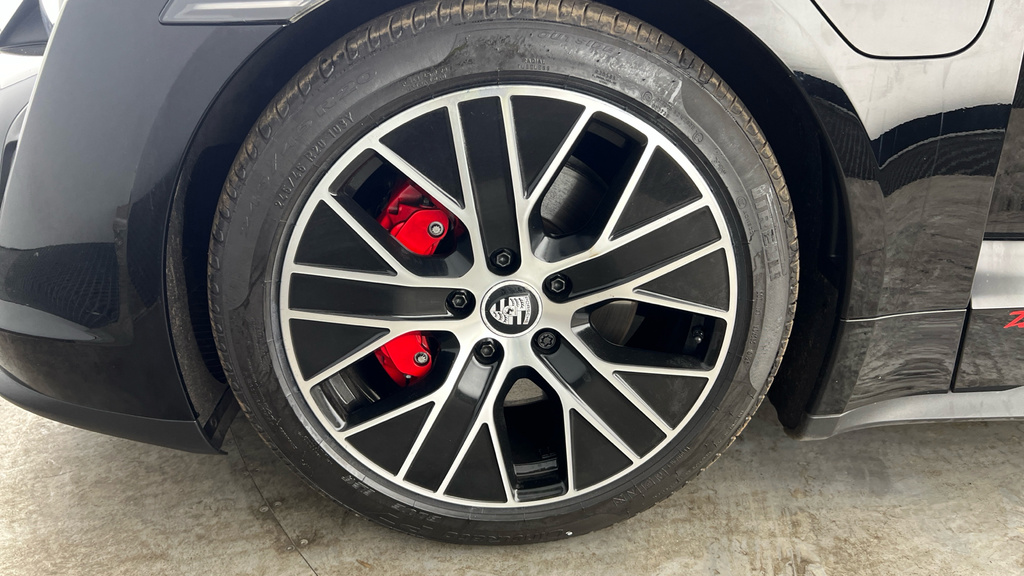 Porsche Taycan Taycan 4S 93Kwh Red #25