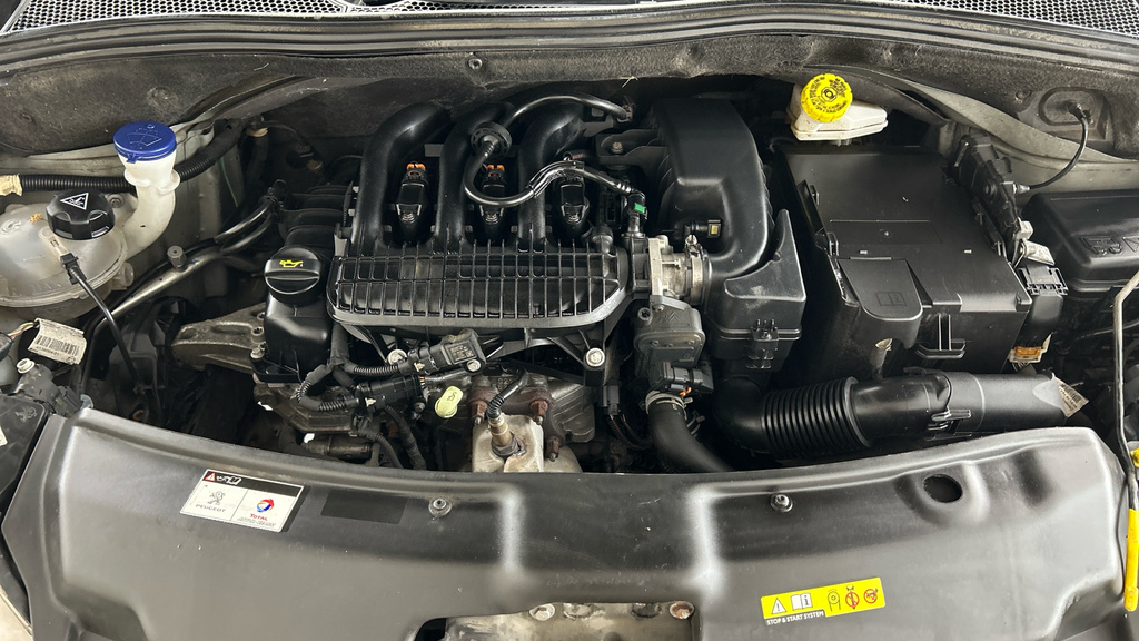 Peugeot 208 Hatchback Black #21