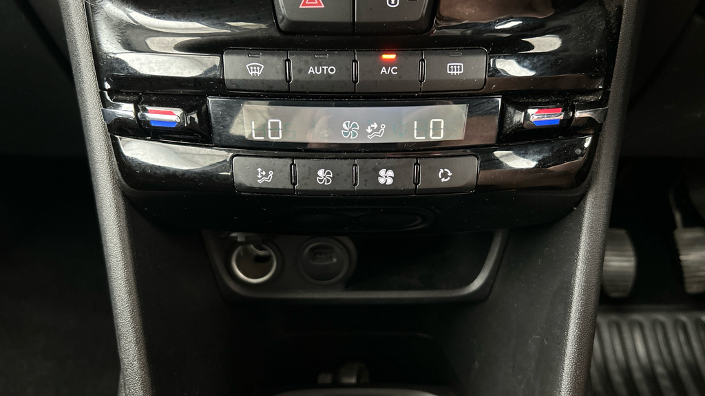 Peugeot 208 Hatchback Black #14