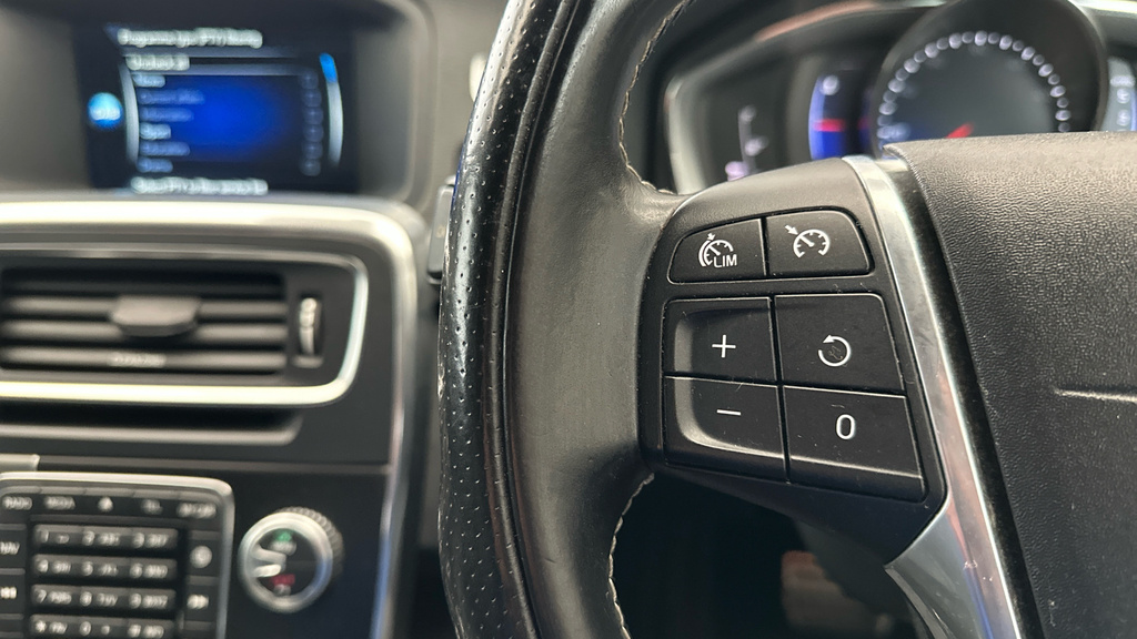 Volvo V60 2L R-design Lux Nav Blue #16