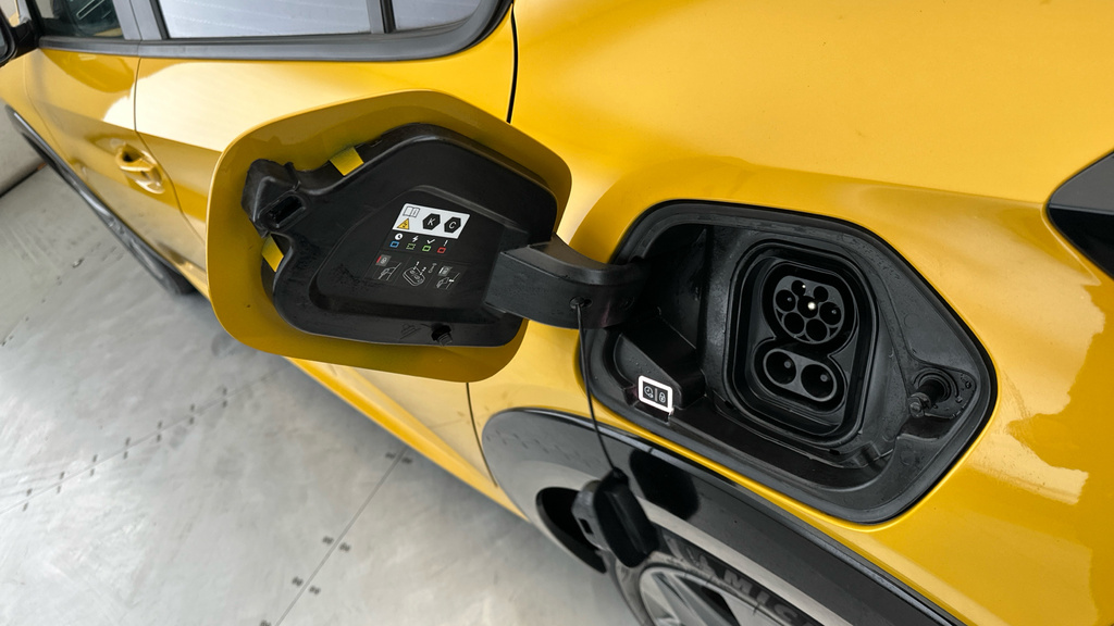 Peugeot e-208 208 Allure Premium Ev Yellow #25