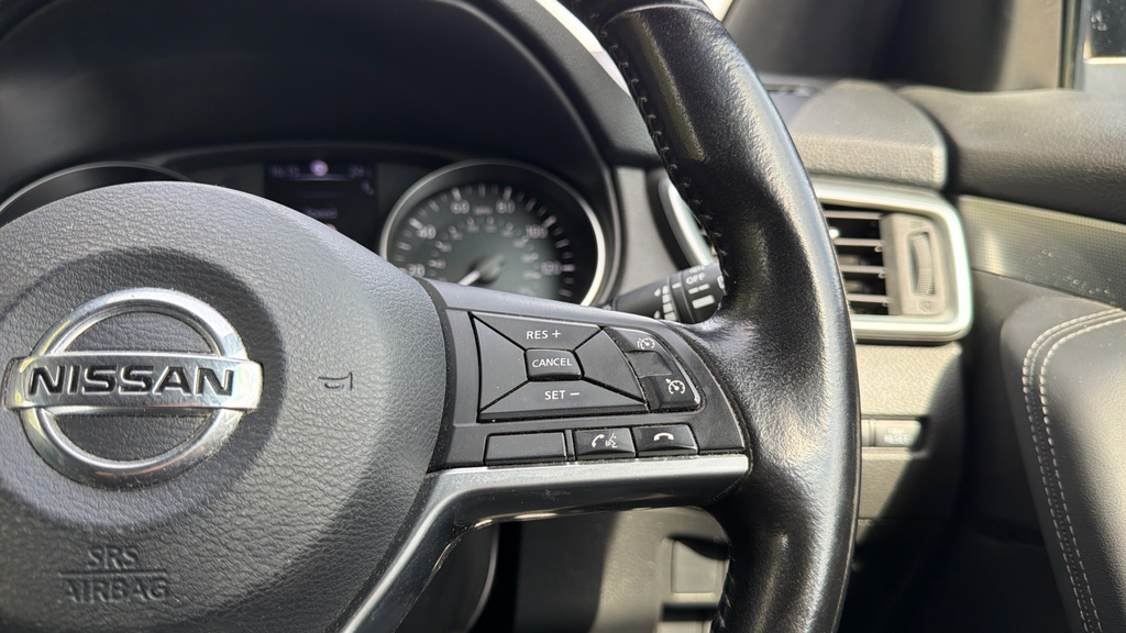Nissan Qashqai Hatchback Silver #33
