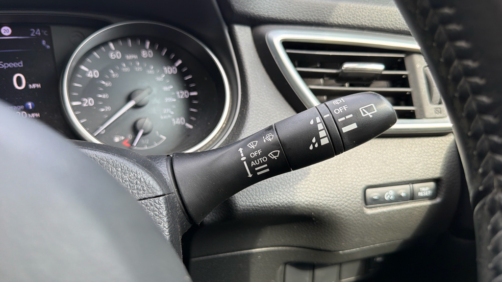 Nissan Qashqai Hatchback Silver #35