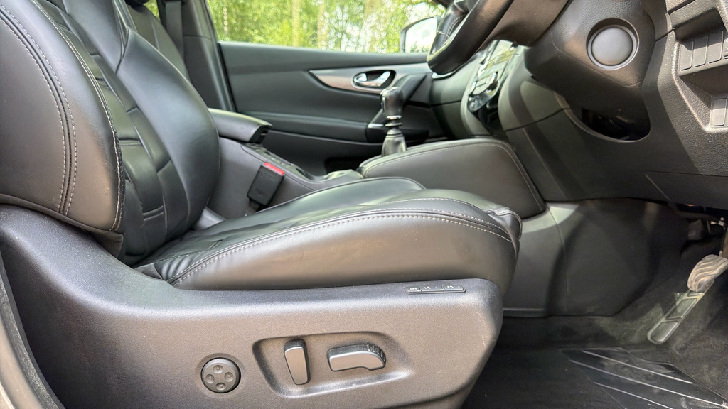 Nissan Qashqai Hatchback Silver #41
