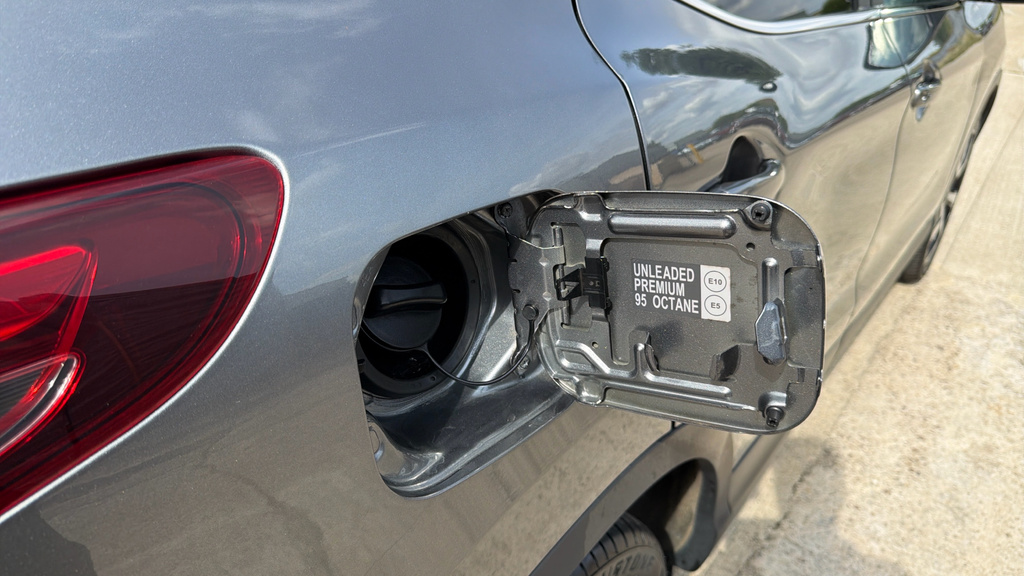 Nissan Qashqai Hatchback Silver #32