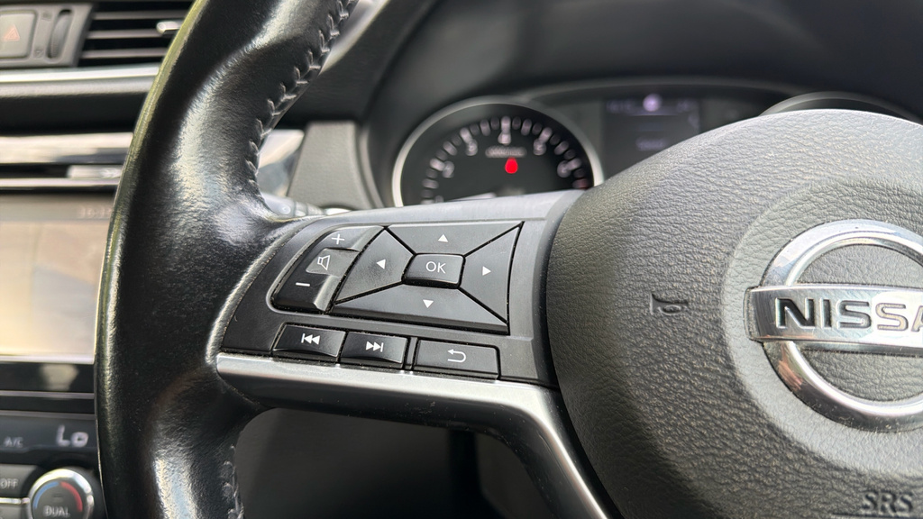 Nissan Qashqai Hatchback Silver #34