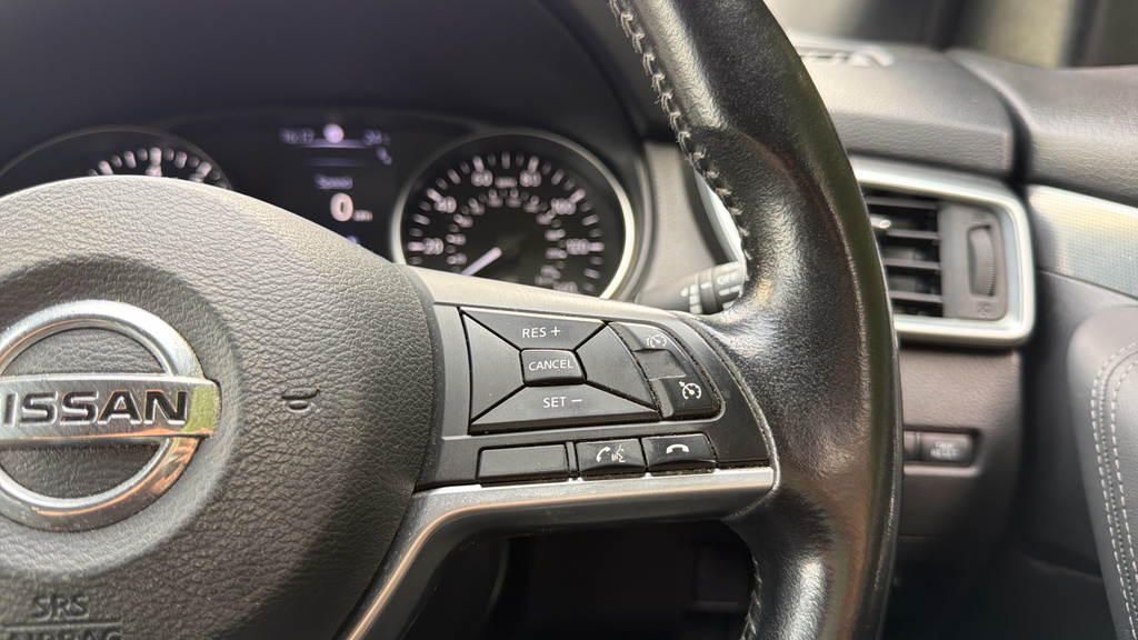 Nissan Qashqai Hatchback Silver #17