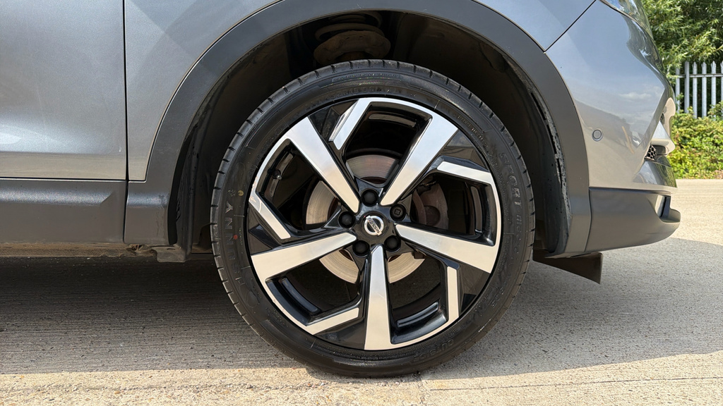 Nissan Qashqai Hatchback Silver #27