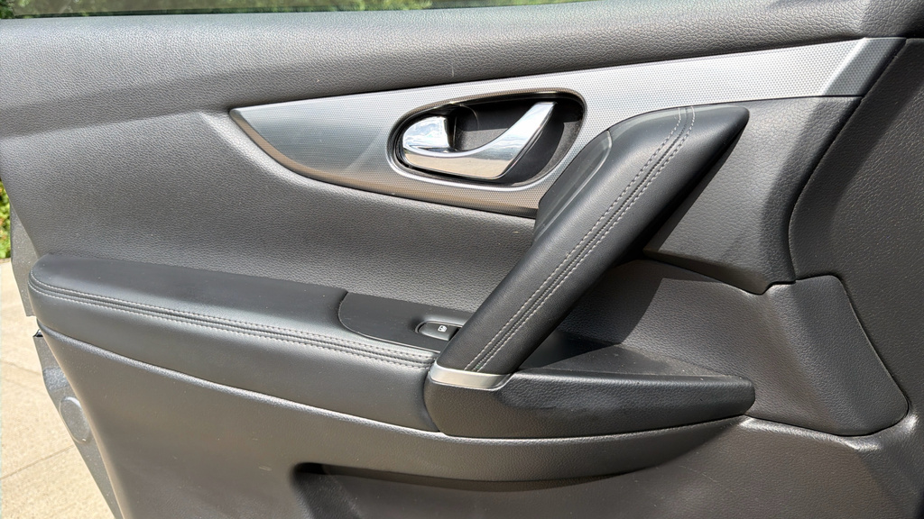 Nissan Qashqai Hatchback Silver #31