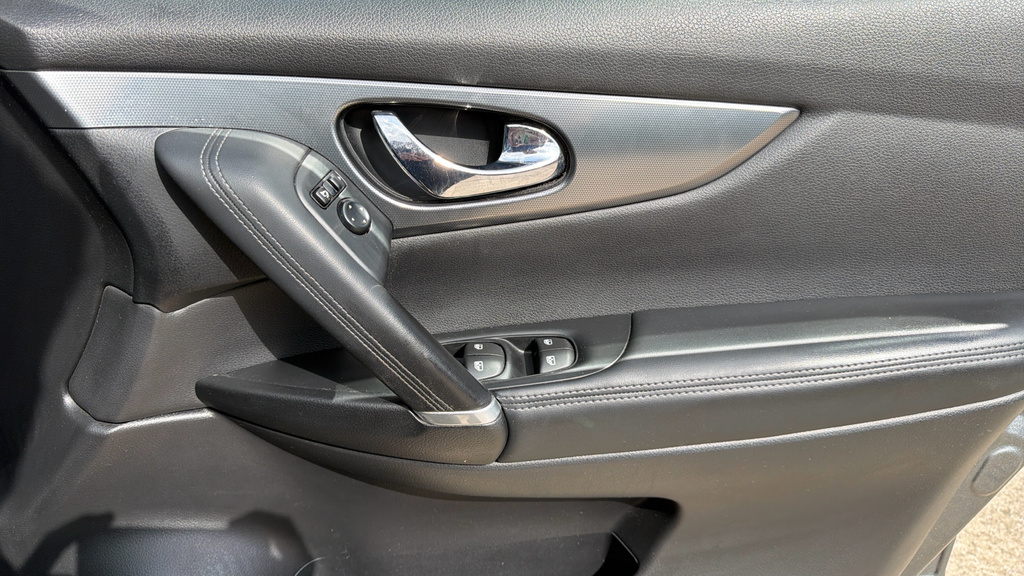 Nissan Qashqai Hatchback Silver #39