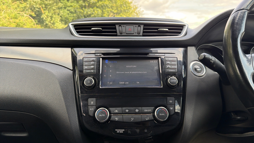 Nissan Qashqai Hatchback Silver #19