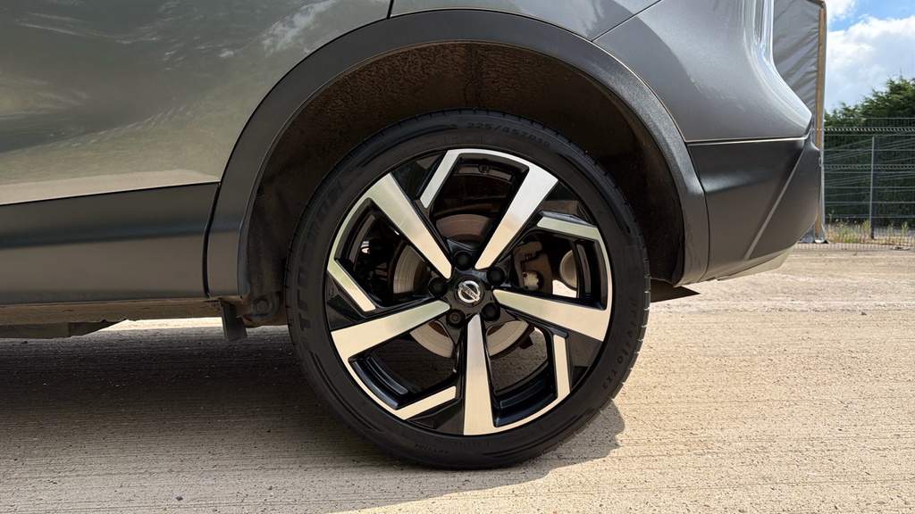 Nissan Qashqai Hatchback Silver #26