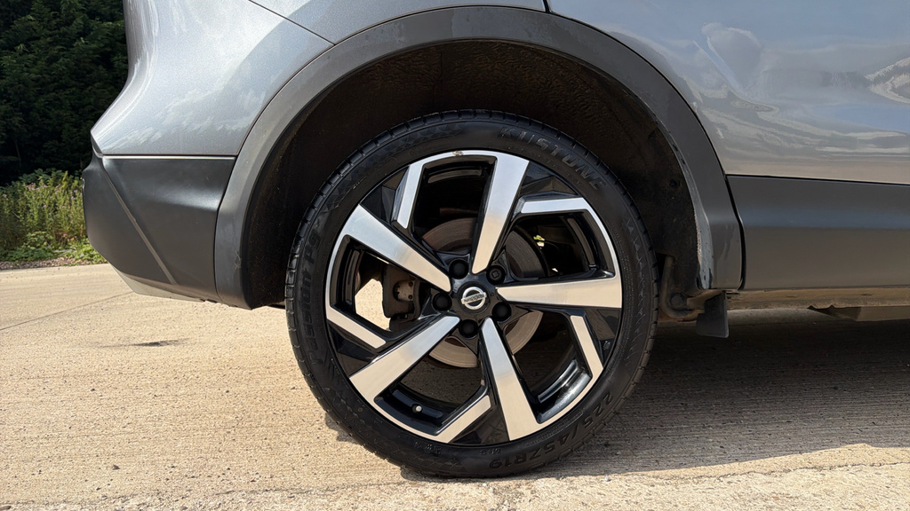 Nissan Qashqai Hatchback Silver #25