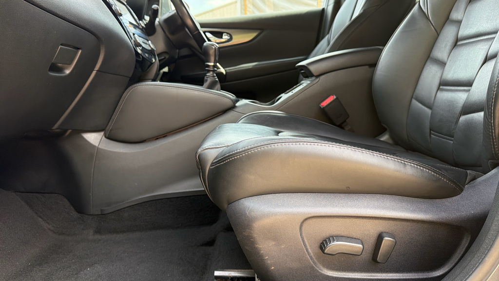Nissan Qashqai Hatchback Silver #46