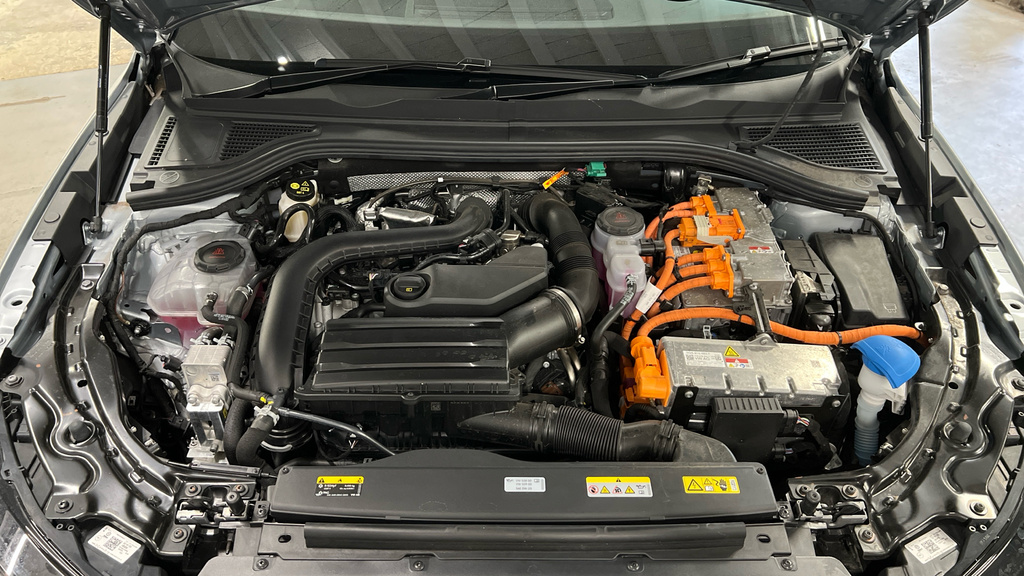 Volkswagen Passat Passat R-line Phev Green #16