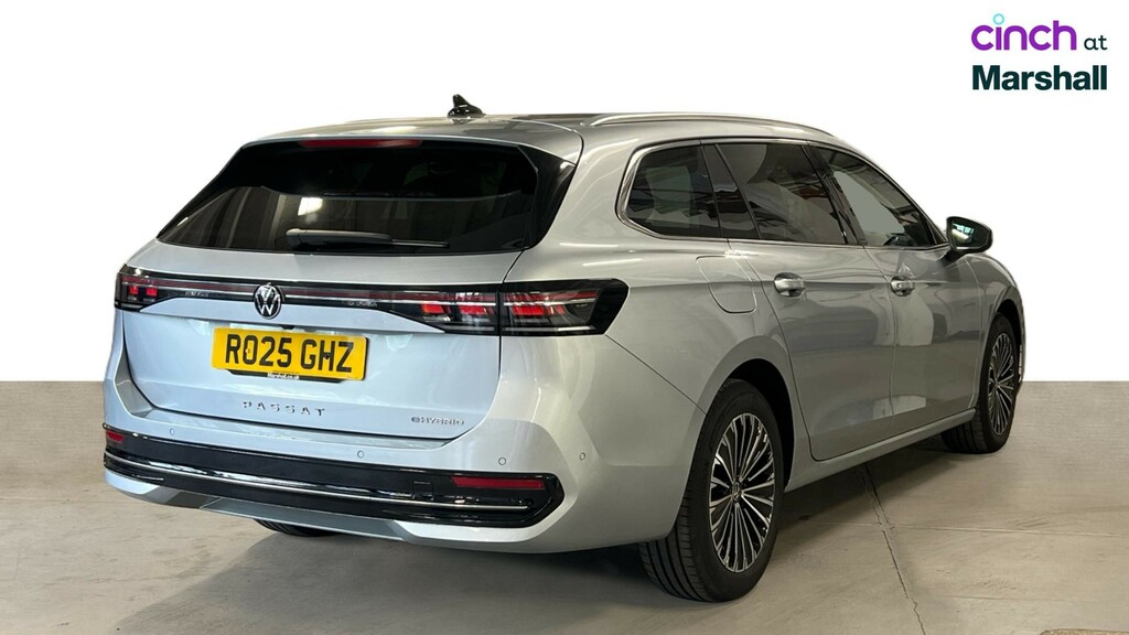 Volkswagen Passat Passat R-line Phev Green #3