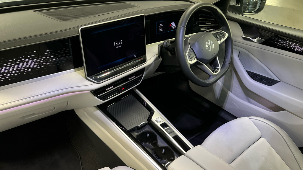 Volkswagen Passat Passat R-line Phev Green #10