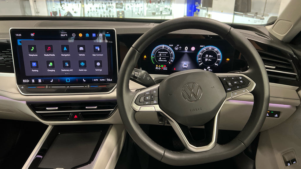 Volkswagen Passat Passat R-line Phev Green #28