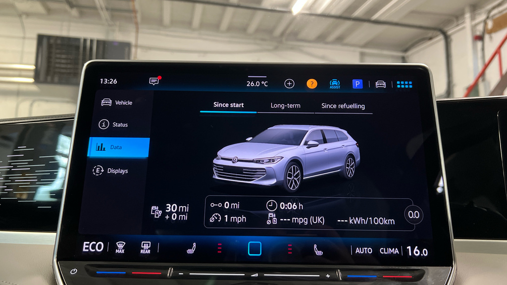 Volkswagen Passat Passat R-line Phev Green #21