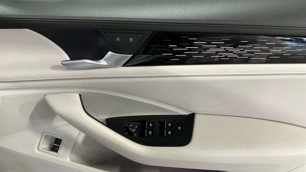 Volkswagen Passat Passat R-line Phev Green #38