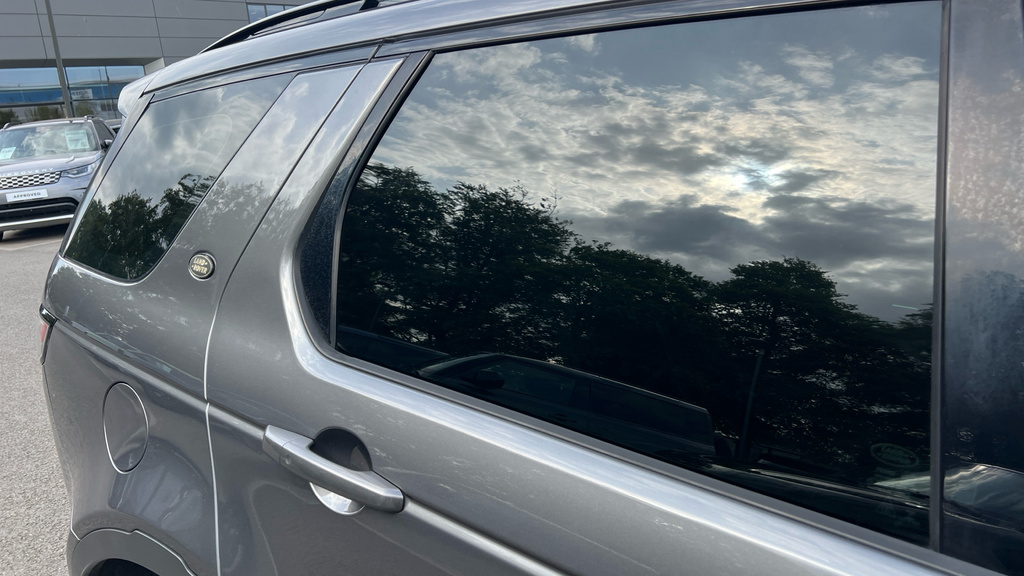 Land Rover Discovery Sport Black #4