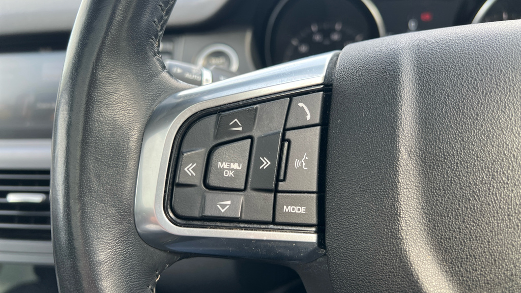 Land Rover Discovery Sport Black #35