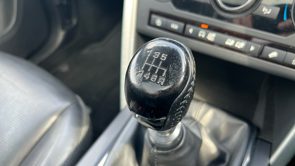 Land Rover Discovery Sport Black #40