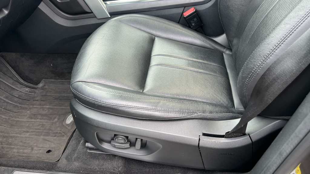 Land Rover Discovery Sport Black #42