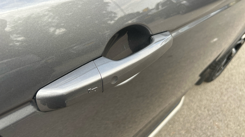 Land Rover Discovery Sport Black #6