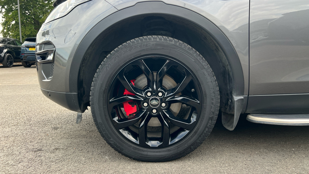 Land Rover Discovery Sport Black #30