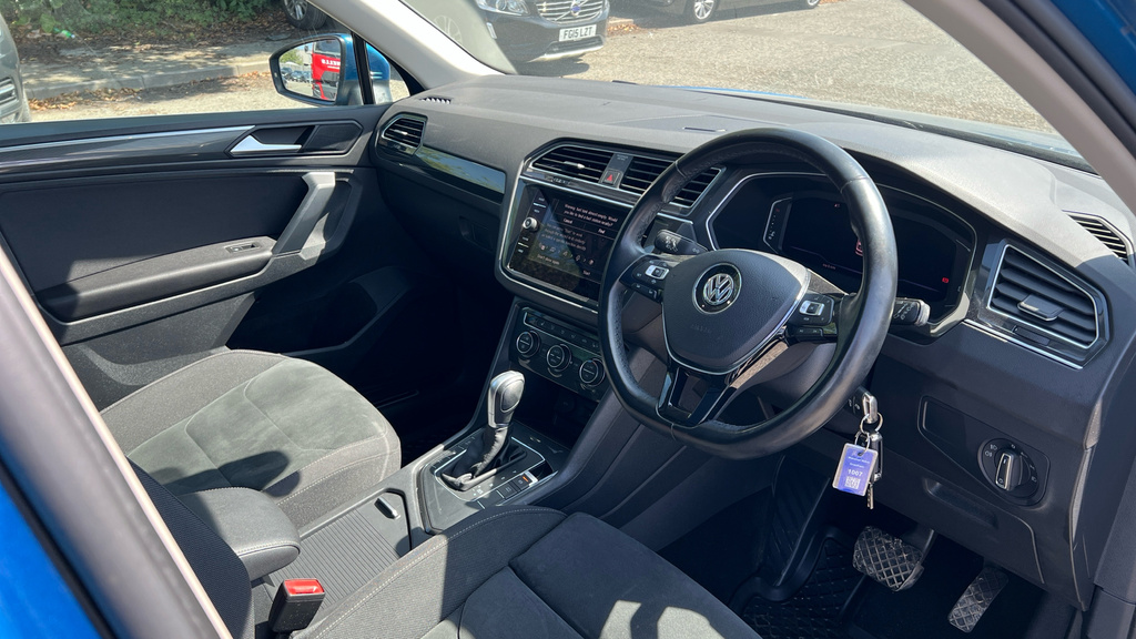 Volkswagen Tiguan Se Navigation Tdi Grey #9