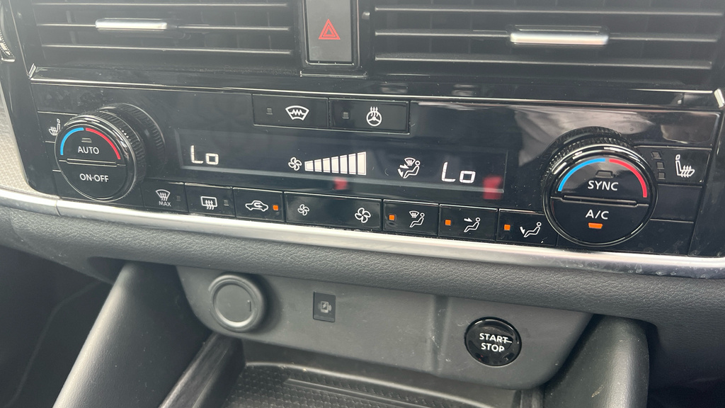 Nissan Qashqai E-power Tekna Plus White #13
