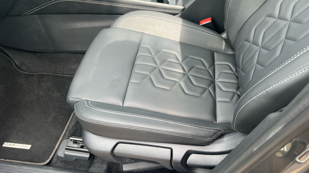 Nissan Qashqai E-power Tekna Plus White #40