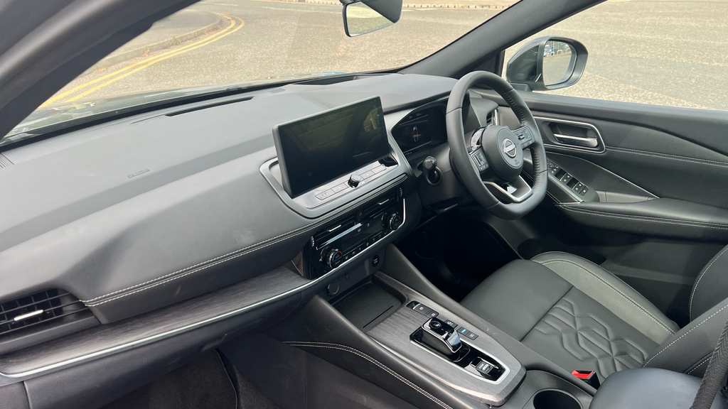 Nissan Qashqai E-power Tekna Plus White #12