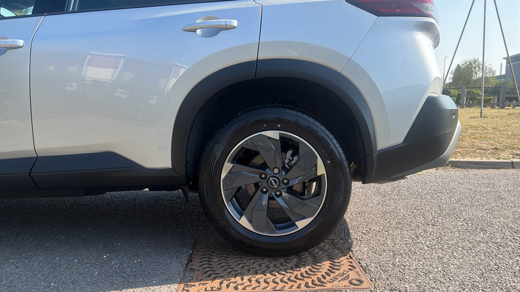 Nissan X-Trail Tekna Silver #27