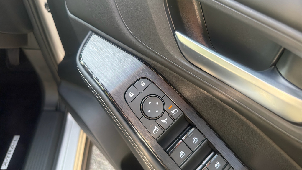 Nissan X-Trail Tekna Silver #38