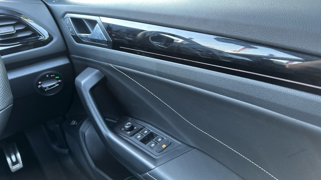 Volkswagen T-Roc R-line Black #33