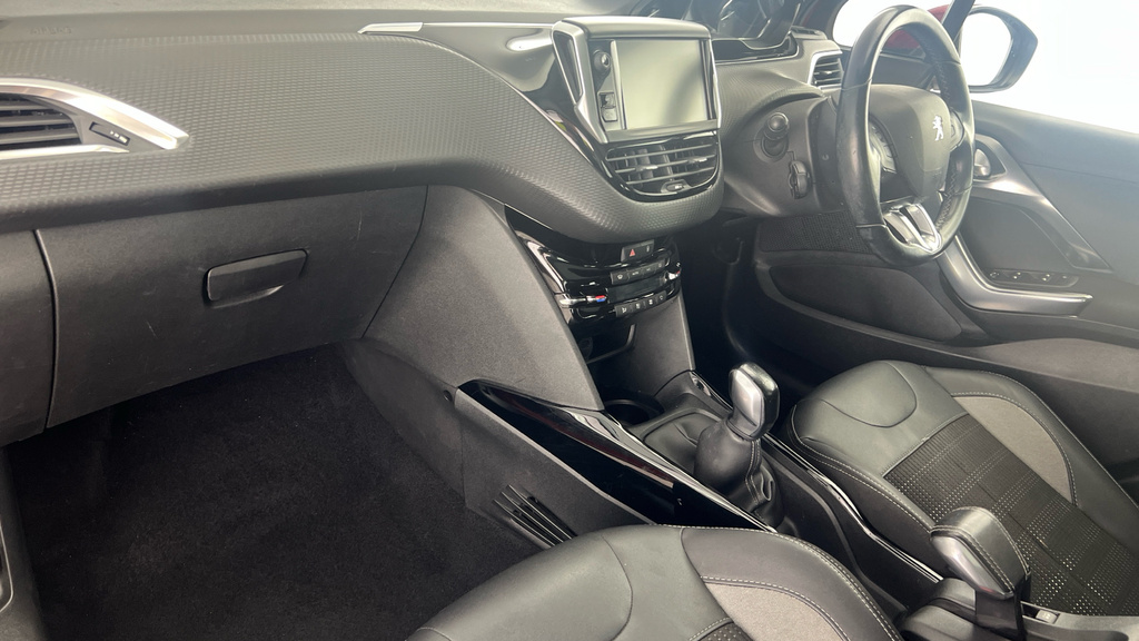 Peugeot 2008 Allure Red #9