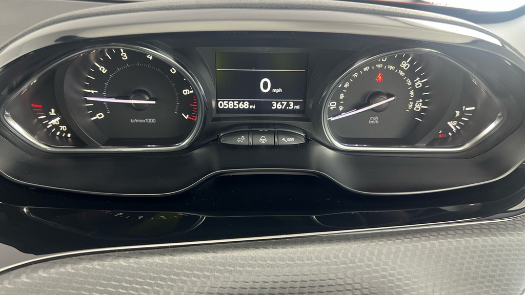 Peugeot 2008 Allure Red #21