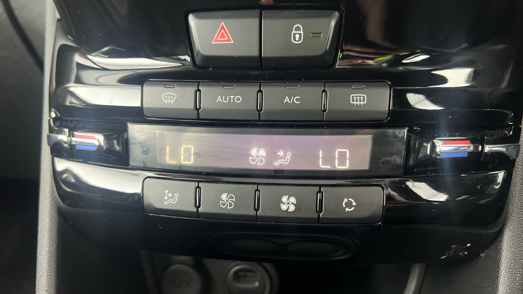 Peugeot 2008 Allure Red #18