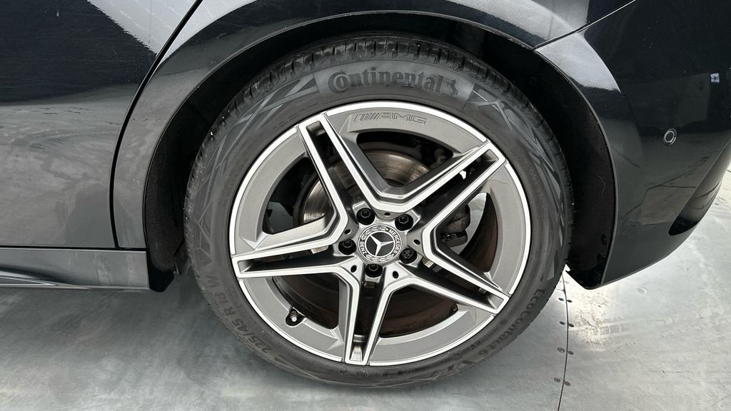 Mercedes-Benz A Class A 200 Amg Line Premium White #26