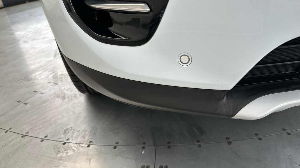 Kia Sportage Suv White #3