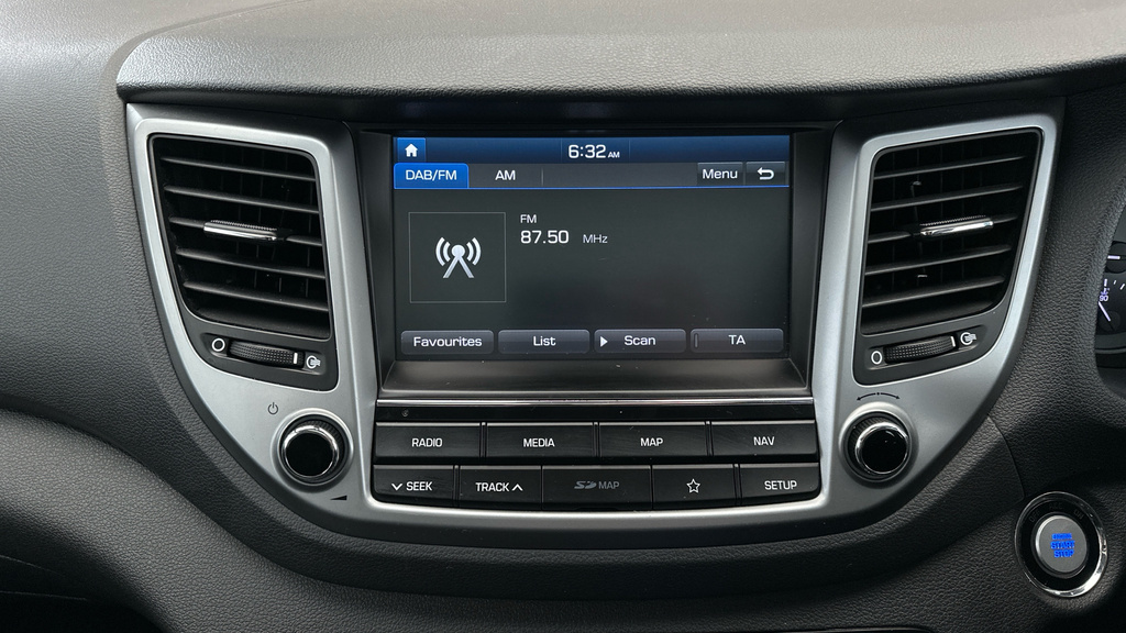Hyundai Tucson S 1.6 White #18