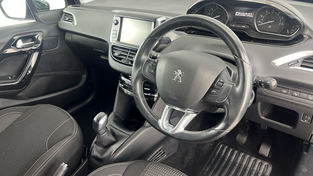 Peugeot 208 1.2 Puretech 82 Tech Edition Start Stop White #9