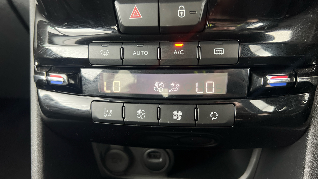 Peugeot 208 1.2 Puretech 82 Tech Edition Start Stop White #16
