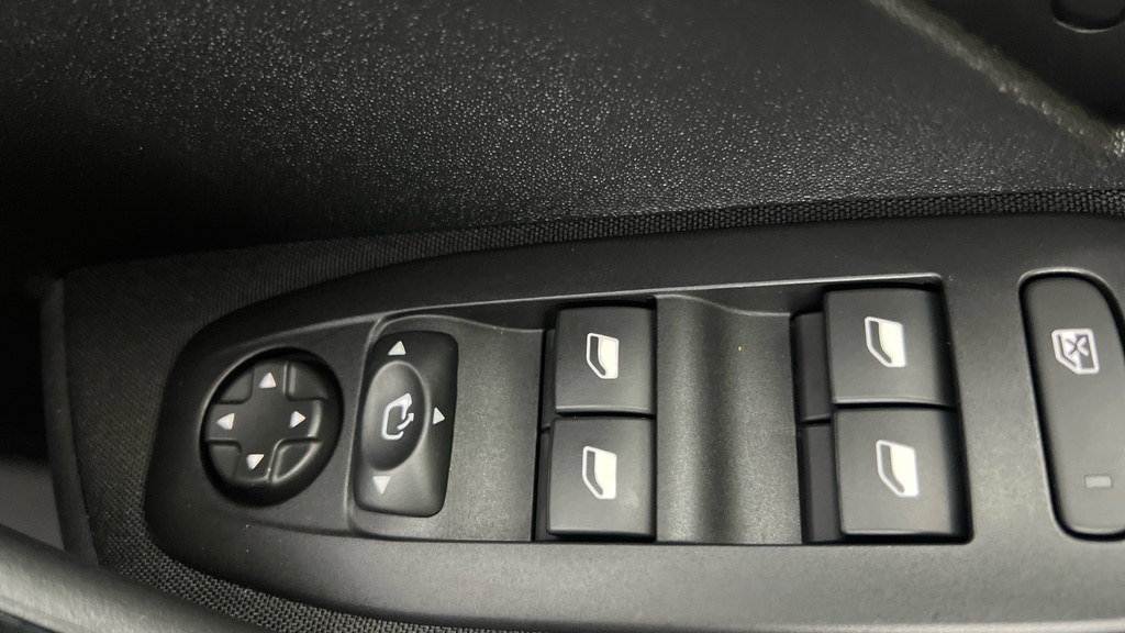 Peugeot 208 1.2 Puretech 82 Tech Edition Start Stop White #12