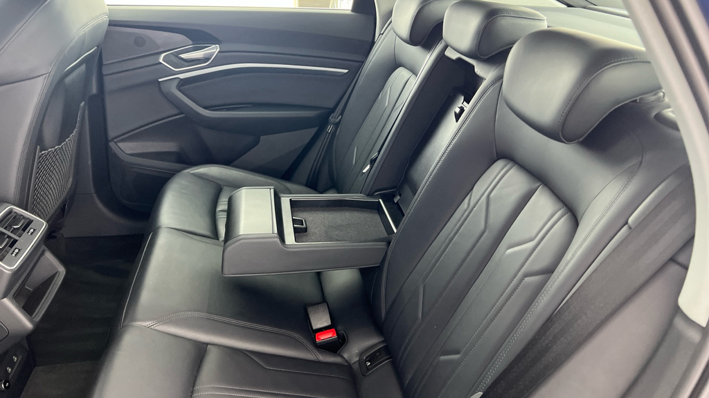 Audi E-tron Audi E-tron Sportback Black Edition 50 Quattro 230 Black #21